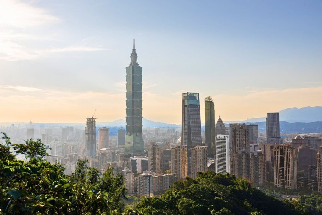 Elephant Mountain at Sunset View overlooking Taipei city from Elephant Mountain at sunset.